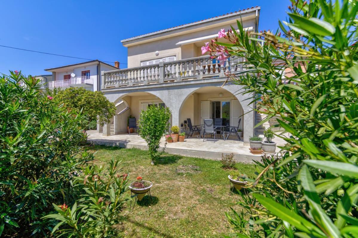 Appartamento Nv Sun 23 By Aneo Travel Novi Vinodolski Esterno foto